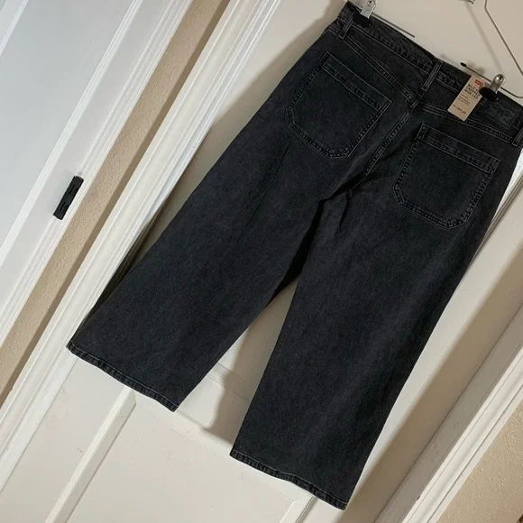 Levi’s High Cropped Wide Leg - Picture 7 of 7